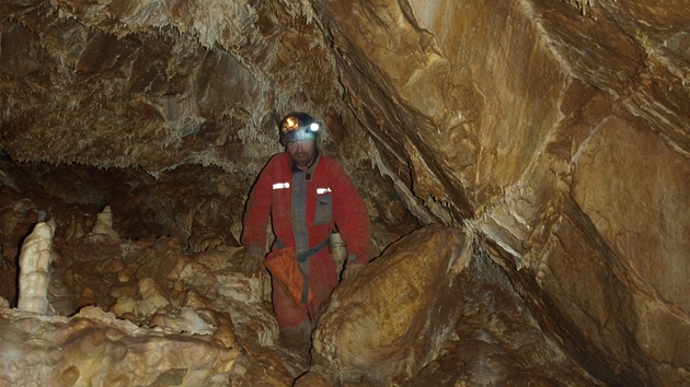 éf prostjovských speleolog Miroslav Vank. Jeho skupin se podailo v jeskyni Za hájovnou v Javoíku nalézt rozsáhlý podzemní systém o délce pes 250 metr.