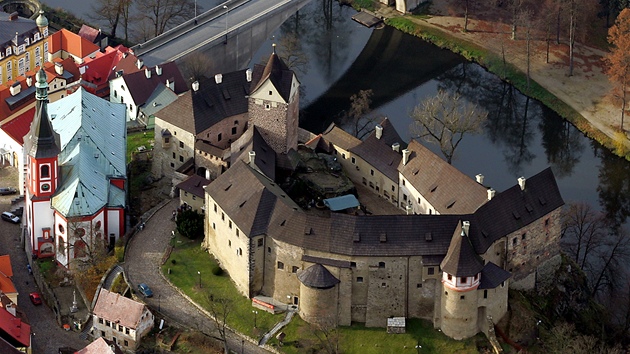 Loket chce po památkářích vrátit sbírku deseti tisíc cenných předmětů. Loket chce po památkářích vrátit sbírku deseti tisíc cenných předmětů.