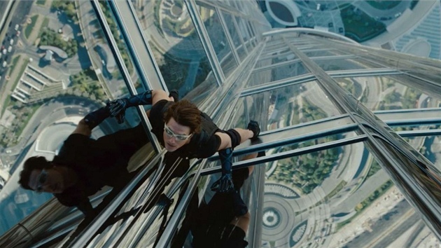 Zábry Toma Cruise padajícího a plhajícího po dubajském mrakodrapu byly jedním z dvod, pro se premiéry filmu Mission: Impossible  Ghost Protocol konaly práv v kinech IMAX. Obí plátna a 3D technologie toti akci umocní.