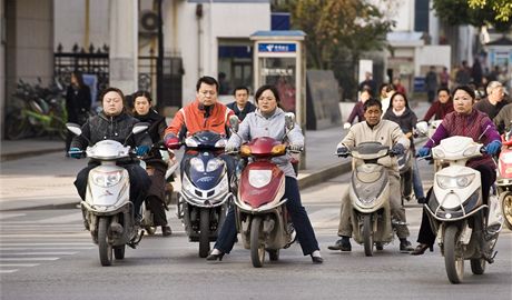 patn zaparkovaný moped zaehl nepokoje v chudém regionu. Ilustraní foto