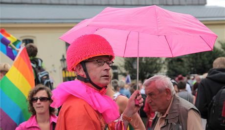 astnci pochodu v rmci akce Prague Pride v ulicch Prahy