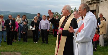 Litomick biskup Jan Baxant poehnal v ptek 12. srpna obnovenou kovou