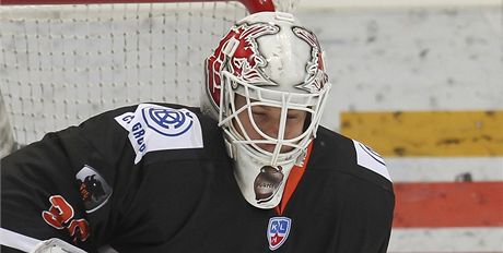 Hokejový branká Tomá Duba odchytal za HC Lev Poprad pouze pípravu ve