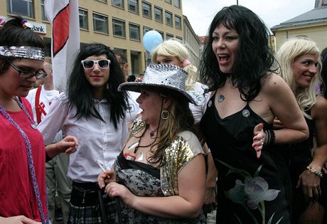 Úastníci pochodu Prague Pride