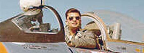 Pákistánský pilot Qais Hussain (na snímku) se takka po 50 letech omluvil