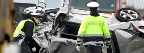 Dopravní nehoda u Pohoelic skonila smrtí dvou cestujících.