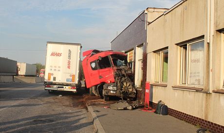 Nehoda polského kamionu, který ujel pl kilometru bez idie, narazil do