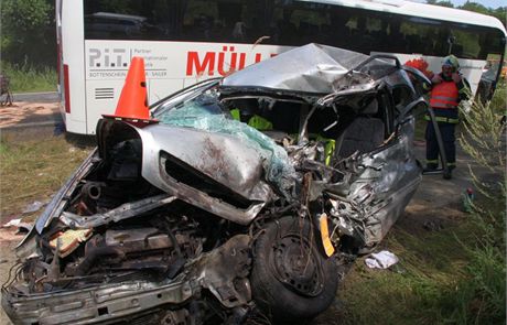 U obce Stlky na Kromsku se srazilo slovensk auto, esk kamion a