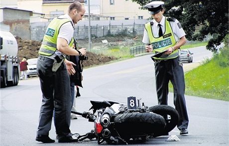 Cizinec sice vyvázl z nehody bez zranní, ovem kdy na místo dorazili policisté, zaalo vycházet najevo jedno poruení zákona za druhým. Ilustraní snímek