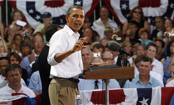 Americký prezident Barack Obama bhem svého autobusového turné na mítinku ve