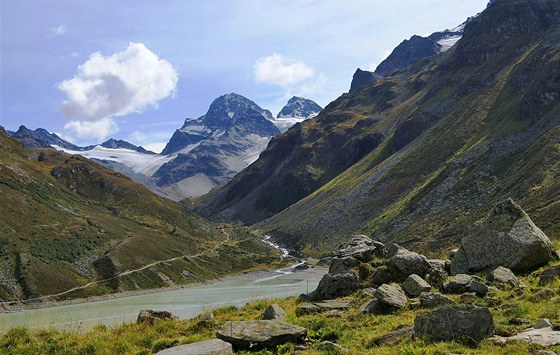 Pehrada Silvretta se stavla od roku 1938, bhem války ji budovali vzni a totáln nasazení.