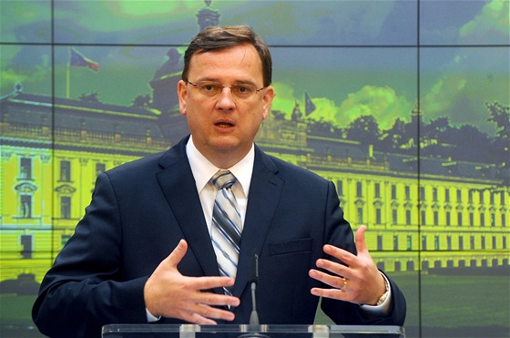 Premiér Petr Neas dokázal letos upevnit svou pozici v ODS. Podpoil výmnu Petra Tluchoe v ele poslanc ODS a pak z vlády vyhodil jeho spojence Ivana Fuksu.