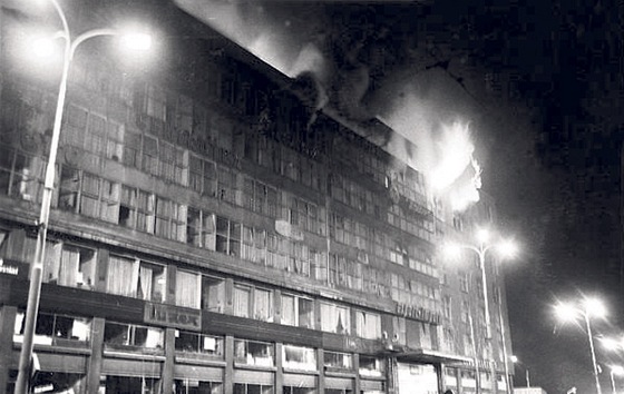 Poár Veletrního paláce v srpnu roku 1974. Historicky nejvyí koda zpsobená