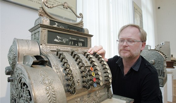 Výstava historických registraních pokladen v ústeckém muzeu. Na snímku