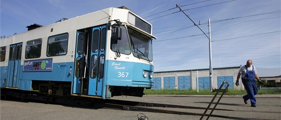 První tramvajová souprava z Göteborgu v ostravských dílnách