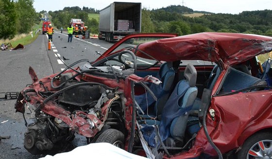 Pi nehod u Bochova na Karlovarsku zemel padesátiletý idi osobního vozu.