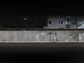 Zachoval sti betonov bariry u pamtnku berlnsk zdi pobl Bernauer
