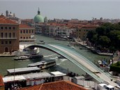 Most pes bentsk Canal Grande od panlskho architekta Santiaga Calatravy 