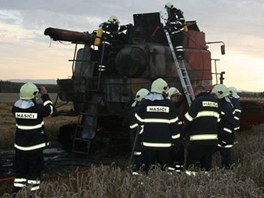 Na poli u Stakova na Domalicku shoel kombajn za 1,5 milionu korun.