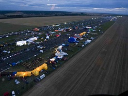 Open Air Festival 2011: Improvizovaný heliport u pole najdou vichni