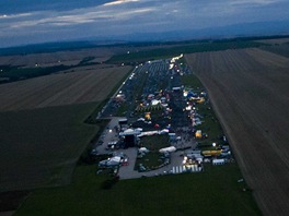 Open Air Festival 2011: Mimochodem v roce 2000 s vrtulníkem R44 pilotka