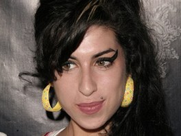 I dnes ji zesnulá Amy Winehouse mla slabost pro piercing.