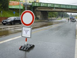 Kvli oprav kolej je od pondl uzavena Vejprnick ulice v Plzni. 