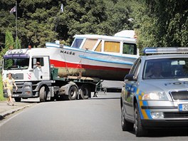 Ob lo peveli ve stedu po silnici z pstavit v Tn nad Vltavou do