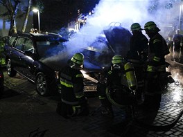 Za jednu noc museli berlnt hasii zasahovat hned u devti por automobil