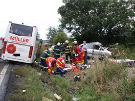 U obce Stlky na Kromsku se srazilo auto, kamion a autobus, ve kterm