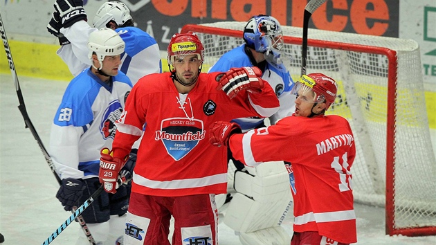 Budějovičtí Pavel Kašpařík a Rostislav Martynek (vpravo)slaví gól do plzeňské Budějovičtí Pavel Kašpařík a Rostislav Martynek (vpravo)slaví gól do plzeňské