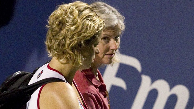 Zranná Kim Clijstersová (vlevo) nedohrála na turnaji v Torontu svj úvodní
