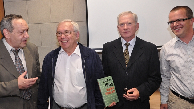Publikaci "Invaze 1968. Ruský pohled" představili 18. srpna v Praze (zleva) Publikaci "Invaze 1968. Ruský pohled" představili 18. srpna v Praze (zleva)