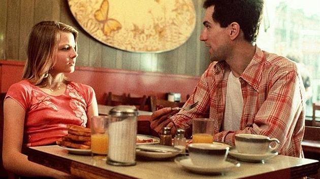 Jodie Fosterová a Robert De Niro ve filmu Taxiká (1976)