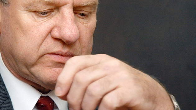 Bývalý olympionik a hokejový reprezentant Oldřich Machač na snímku z dubna 2006 Bývalý olympionik a hokejový reprezentant Oldřich Machač na snímku z dubna 2006