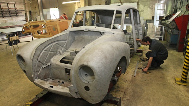 Renovace aerodynamickho veterna Tatra 87 v kopivnick firm Ecorra