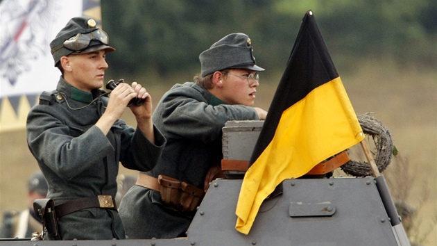 Rekonstrukce bitvy z roku 1915 na rusko - rakousk hranici v Karpatech se astnilo 300 lid s dobovmi uniformami a technikou. (2011)