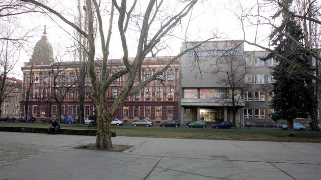 Budova Univerzity Pardubice na náměstí Čs. legií Budova Univerzity Pardubice na náměstí Čs. legií