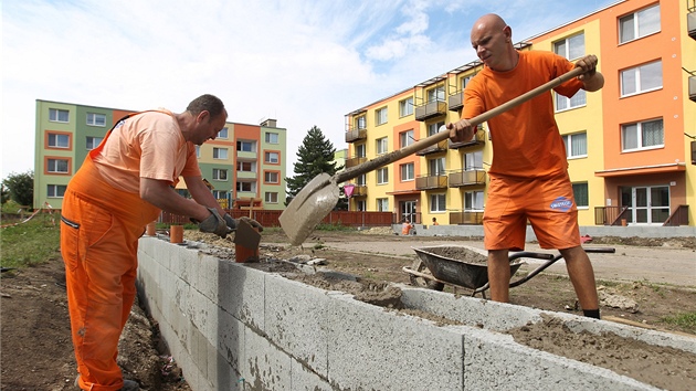 dlníci revitalizují sídlit Vtrná v Hustopeích.