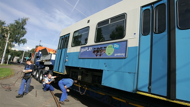 První tramvajová souprava z Göteborgu v ostravských dílnách