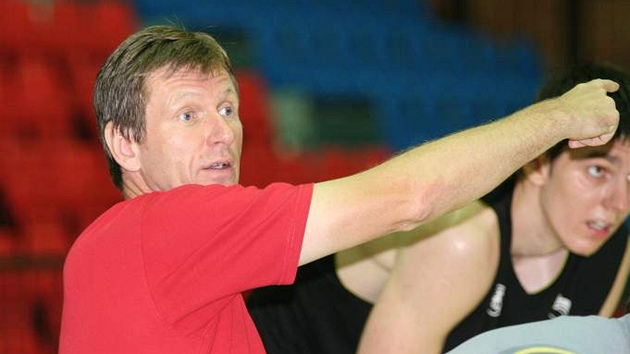 Michal Jedík vedl první trénink basketbalist Nymburka.