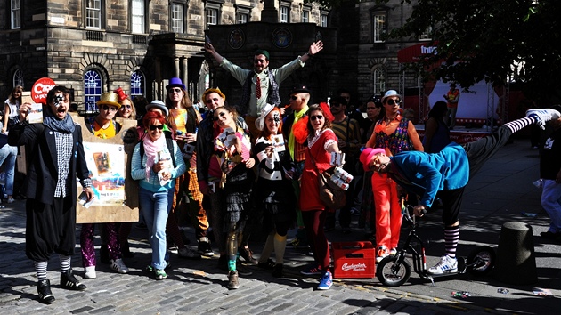 Kdy chcete prorazit na festivalu v Edinburghu, kam se sjídí tisíce umlc z celého svta, musíte vyrazit na ulici.