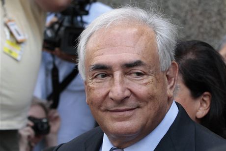 Dominique Strauss-Kahn elí dalí sexuální afée. V úterý 21. února 2012 se musí dostavit na policii kvli kuplíství.