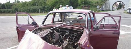 Tragick stet dvou osobnch vozidel u Beclavi 