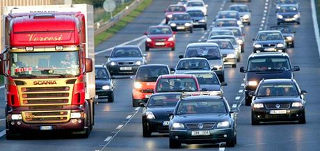 Soudní znalci by nov stanovili minimální odstup na dálnici na 72 metr. Ilustraní foto