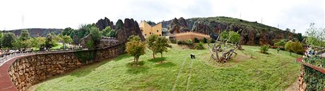 Panorama gorilho vbhu v prodnm parku Cabrceno na severu panlska, kam