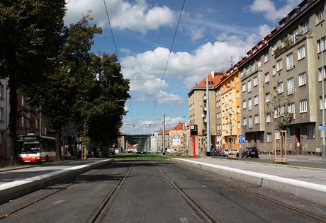 Rekonstruovan tramvajov tra z Vtznho nm. do Podbaby - zastvka Zelen
