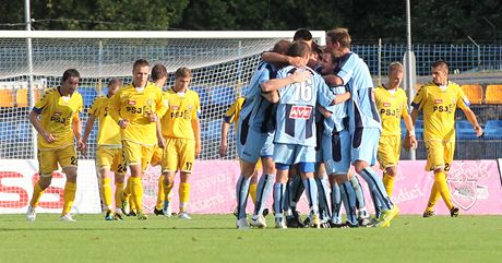 Zatímco se fotbalisté Ústí nad Labem radují z gólu, ti jihlavtí zpytují