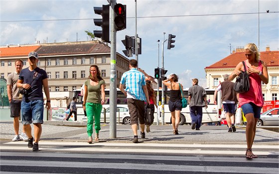 Cyklista srazil enu na pechodu pro chodce, okradl ji a ujel. (Ilustraní snímek.)