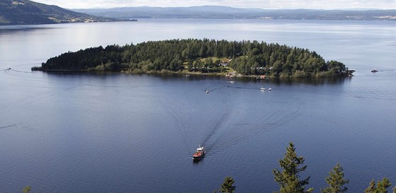 Ostrov Utöya, na kterém Breivik 22. ervence 2011 povradil 69 lidí.